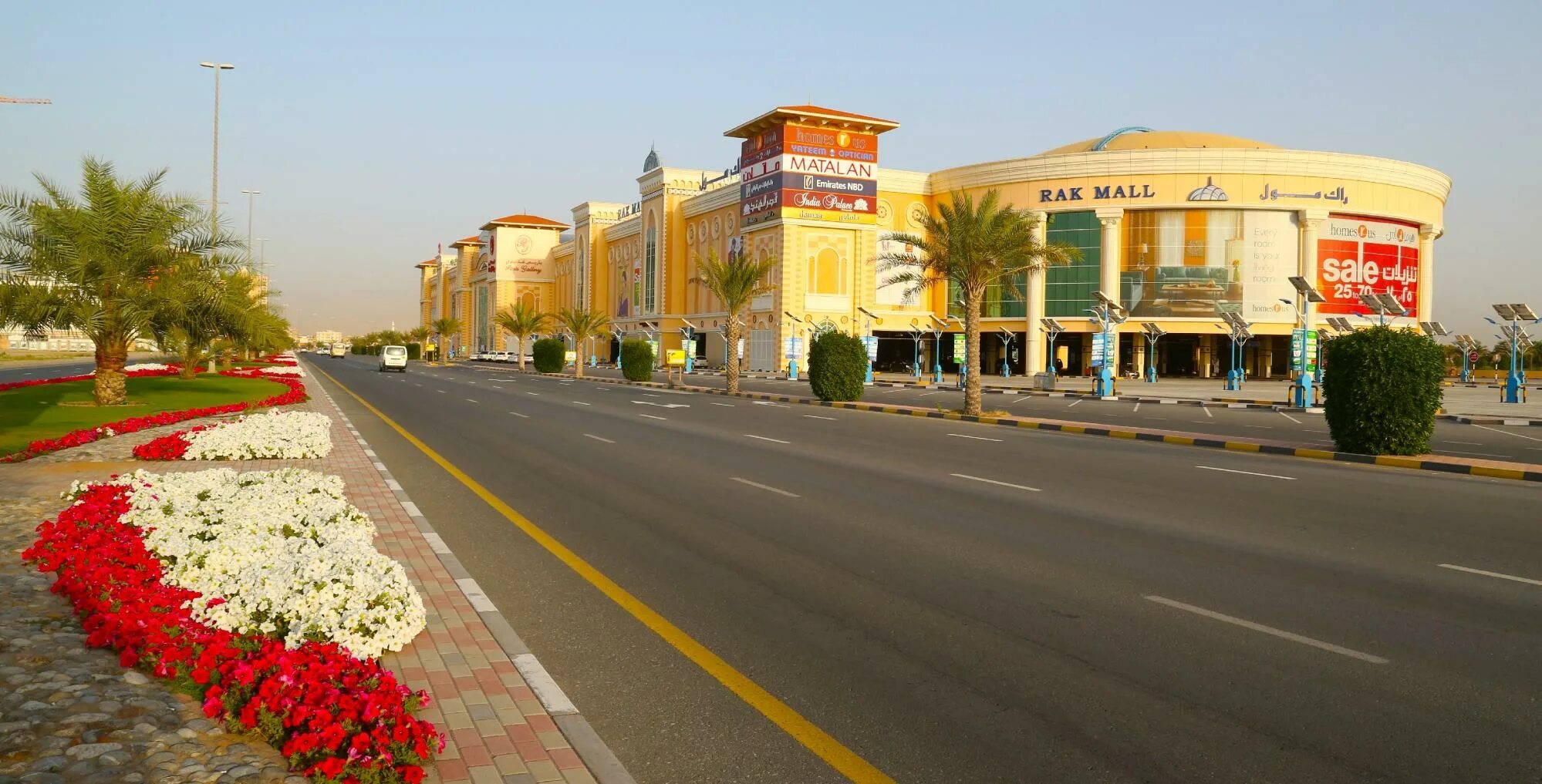 Аль хайма молл. Al Hamra Mall ОАЭ рас-Эль-Хайма. Рас Эль Хайма Молл. Манар Молл в рас Аль Хайма. Rak Mall ОАЭ рас-Эль-Хайма.