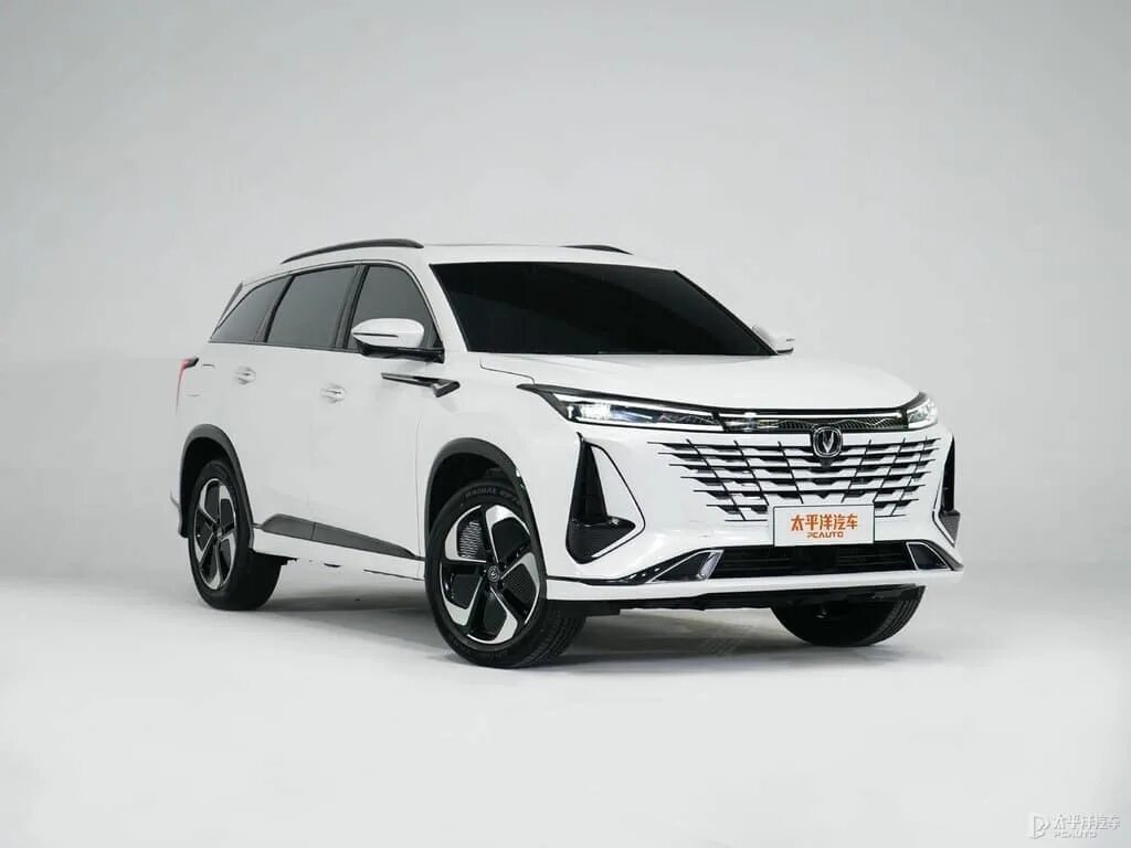 Changan cs75 plus 2022. Sinotruk vgv u75plus. U70 pro. Vgv u75 plus. Чанган 75 плюс.