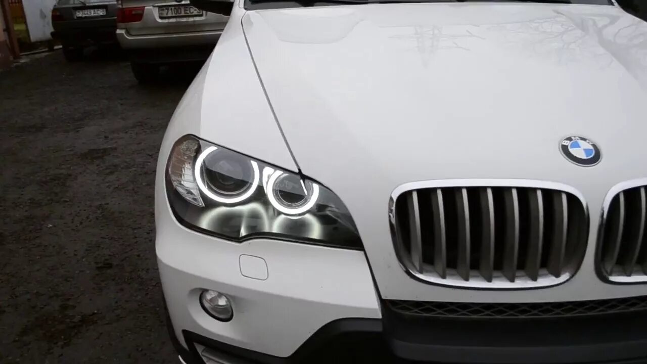 Бмв е70 дорестайлинг. Фара BMW x5 e70. Черные фары BMW x5 e70. Фара БМВ х5 е70. BMW x5 e70 оптика.