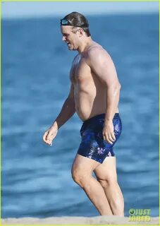 Chris Pratt & Rob Lowe Spend the Day at the Beach in Santa Barbara! | c...