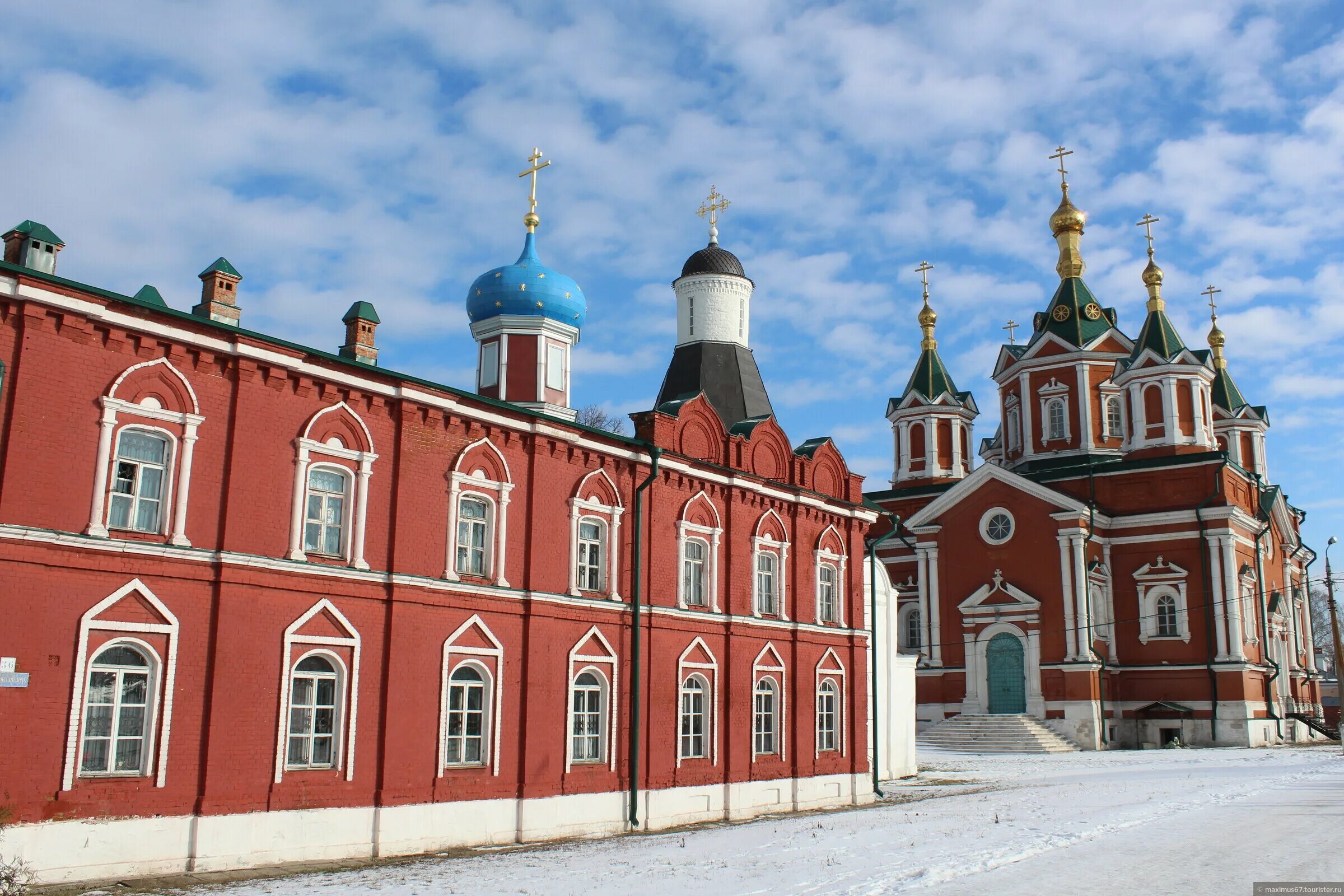 Коломна достопримечательности. Домики на территории Коломенского Кремля. Территория Коломенского Кремля. Коломенский Кремль кратко для туристов.