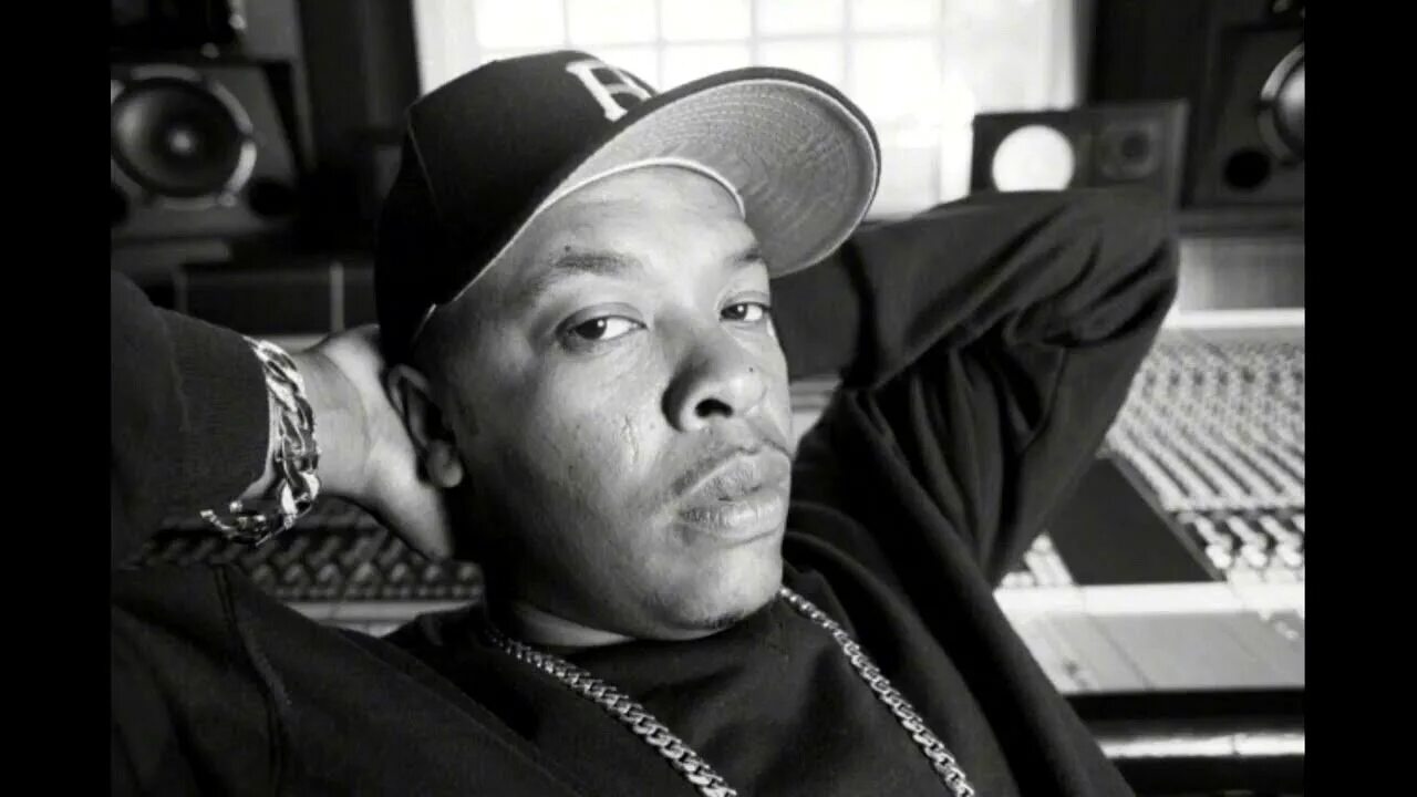 Apple Said to Be Producing TV Series With Rapper Dr. Dre - Bloomberg