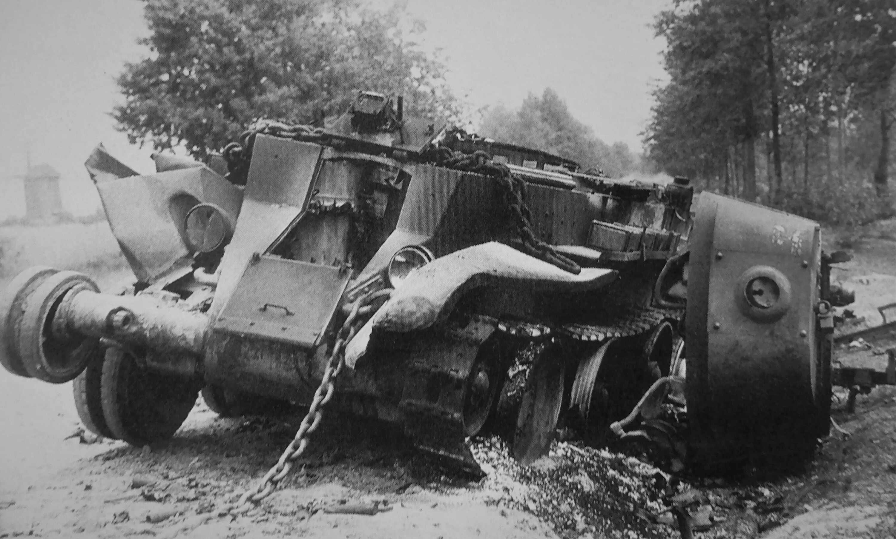 Траки т-55 омш. Траки тигр 1:16. Русские танки цепочка. Танк с цепями. Танк шерман с тралом.