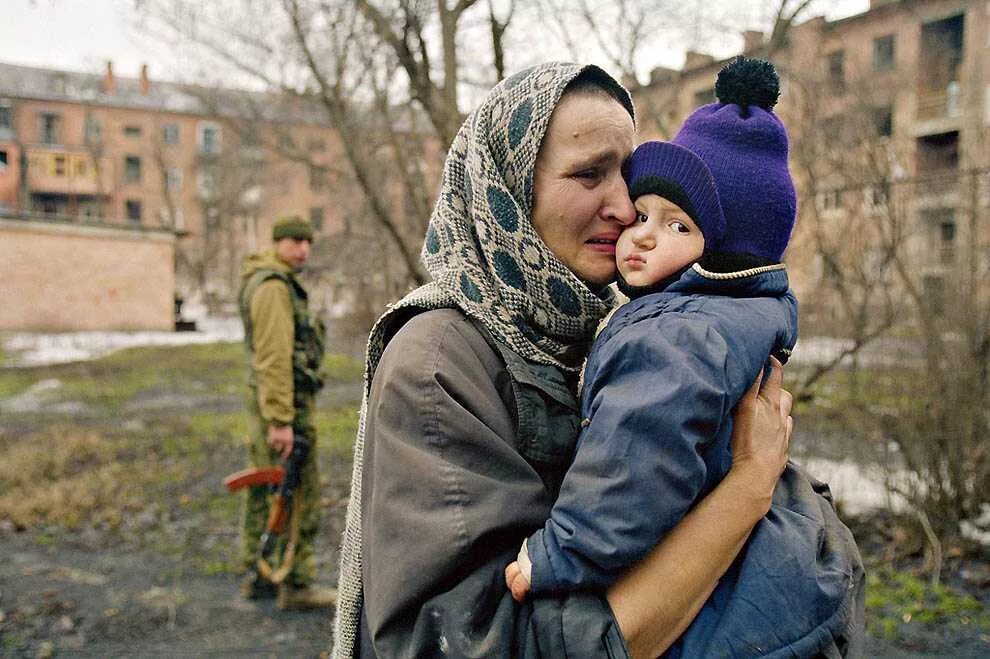 Матери россии украина. Чеченские дети. Мать солдата.
