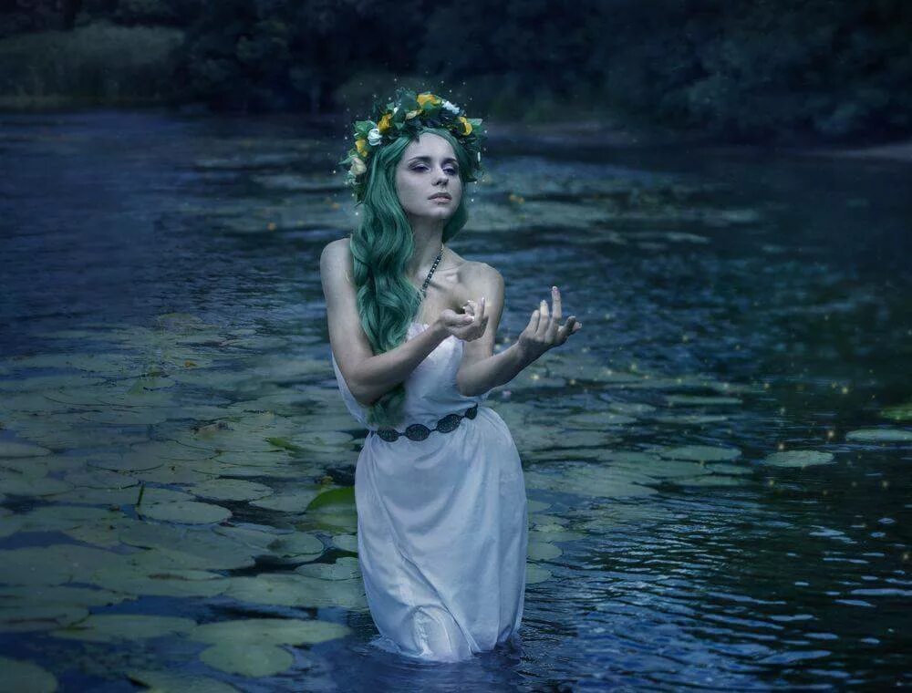 Мавка утопленница. Русалка в древнеславянской мифологии. Мавка румынская мифология. Русалки и славянская мифология мавка. Русалка славянская мифология.