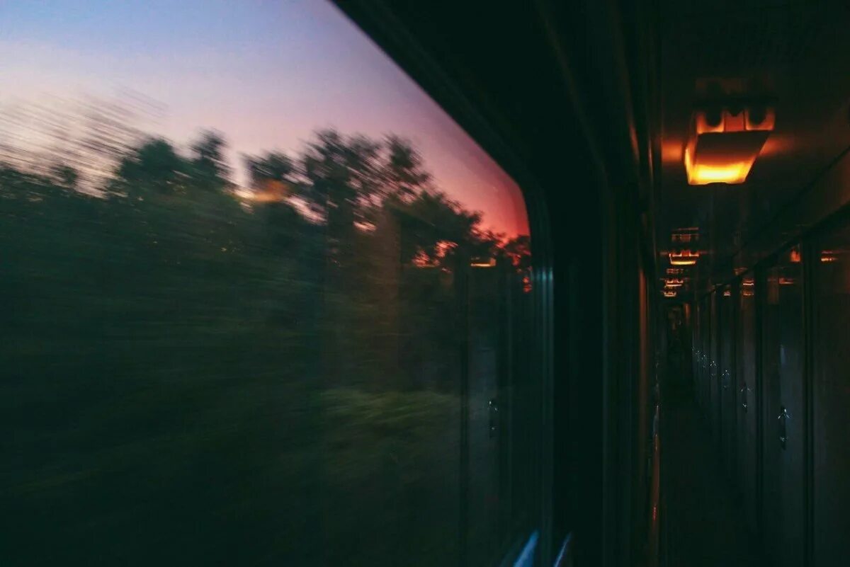 Не уезжай ты мой голубчик ноты для фортепиано. Ночной перрон. Ночь уехал песня. Ночь уехал песня. Девушка плачет на перроне.