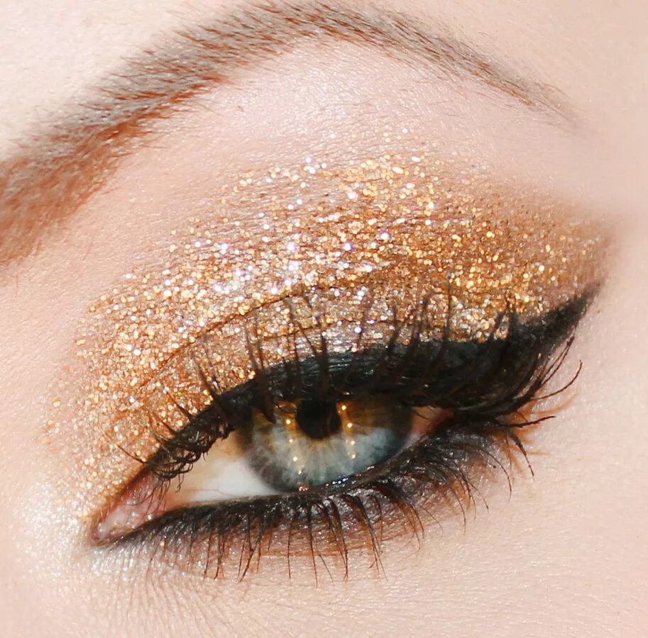 Peacock inspired eye shadows: step by step tutorial AmazingMakeups.com Peacock e