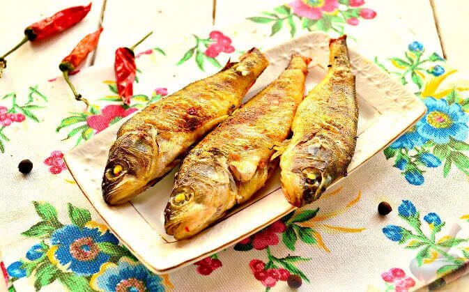 Окунь речной в фольге. Приготовление речного окуня. Окунь речной в духовке. Что приготовить из окуня речного. Окунь в духовке с чешуей.