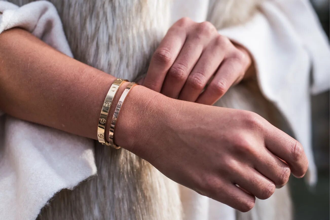 Потерять браслет к чему. Потерять браслет к чему. Браслеты для женщин. Потеряла браслет примета. Стильные золотые браслеты.