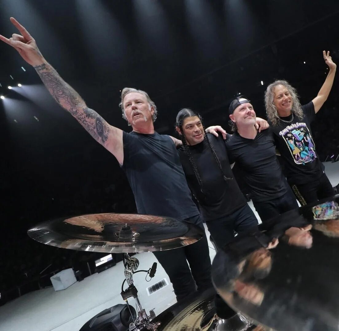Металлика фото группы. Рок группа парад. Группа металлика. Металлика 2002. Группа metallica.