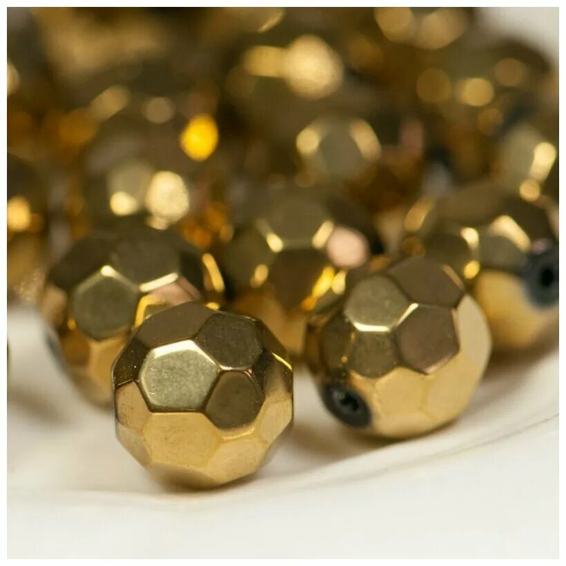 Граненые бусины с двух сторон. Бусы граненые рондель. Бусины стеклянные круглые. Гематитовые бусины. Бусины стекло рондель.