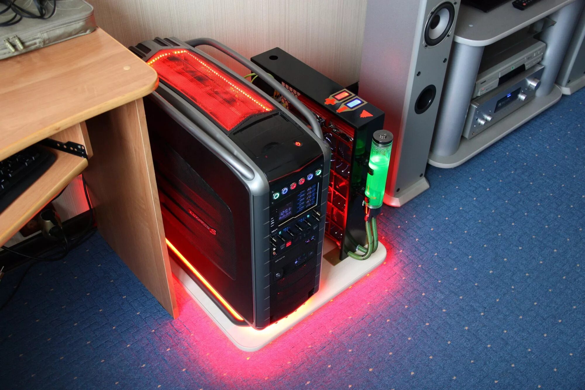 Мытье компьютера. Мой пк. Моем пк. Протирание компьютера. Картинка мой пк.