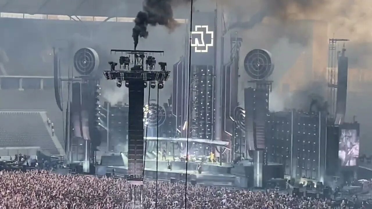 Rammstein концерт в Берлине 2022. Рамштайн 2022. Концерт рамштайн в Вильнюсе. Концерты рамштайн 2022 Париж. Лучший концерт рамштайн