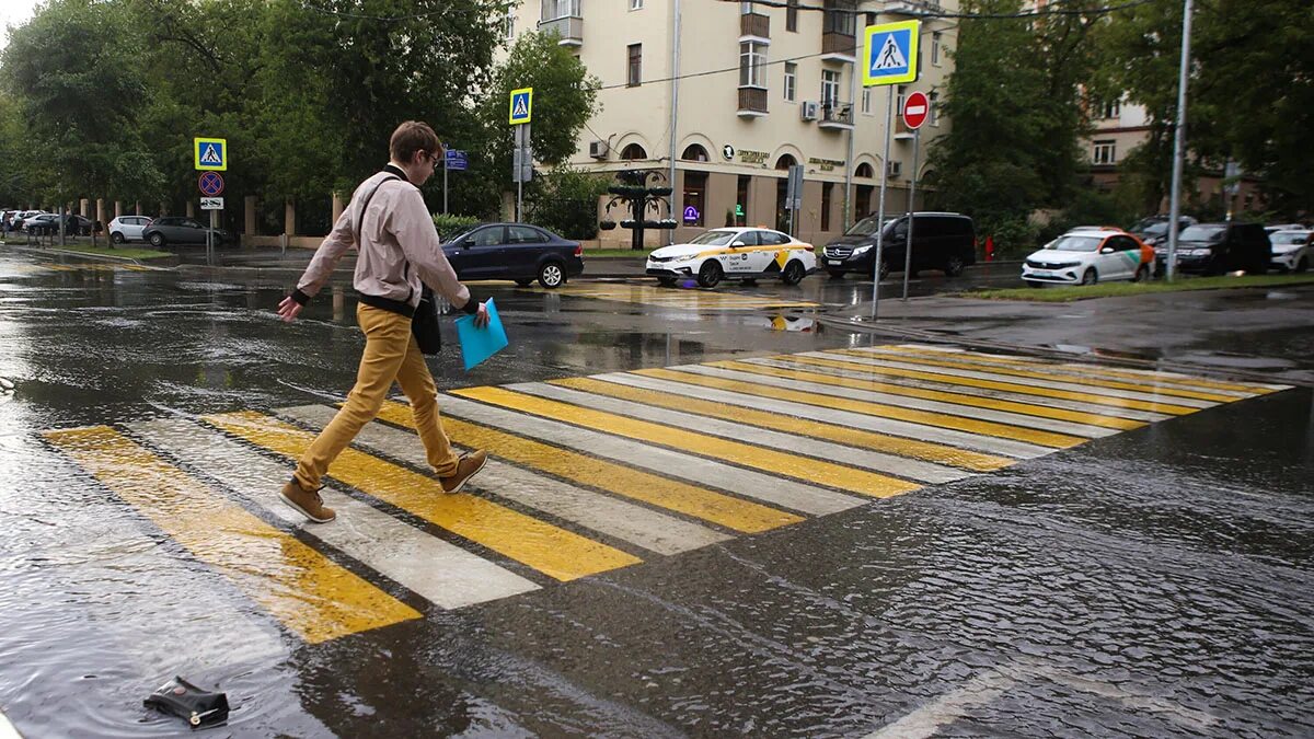 Ливень в Москве. Дождливая Москва. Сильный ливень. Ливень фото.