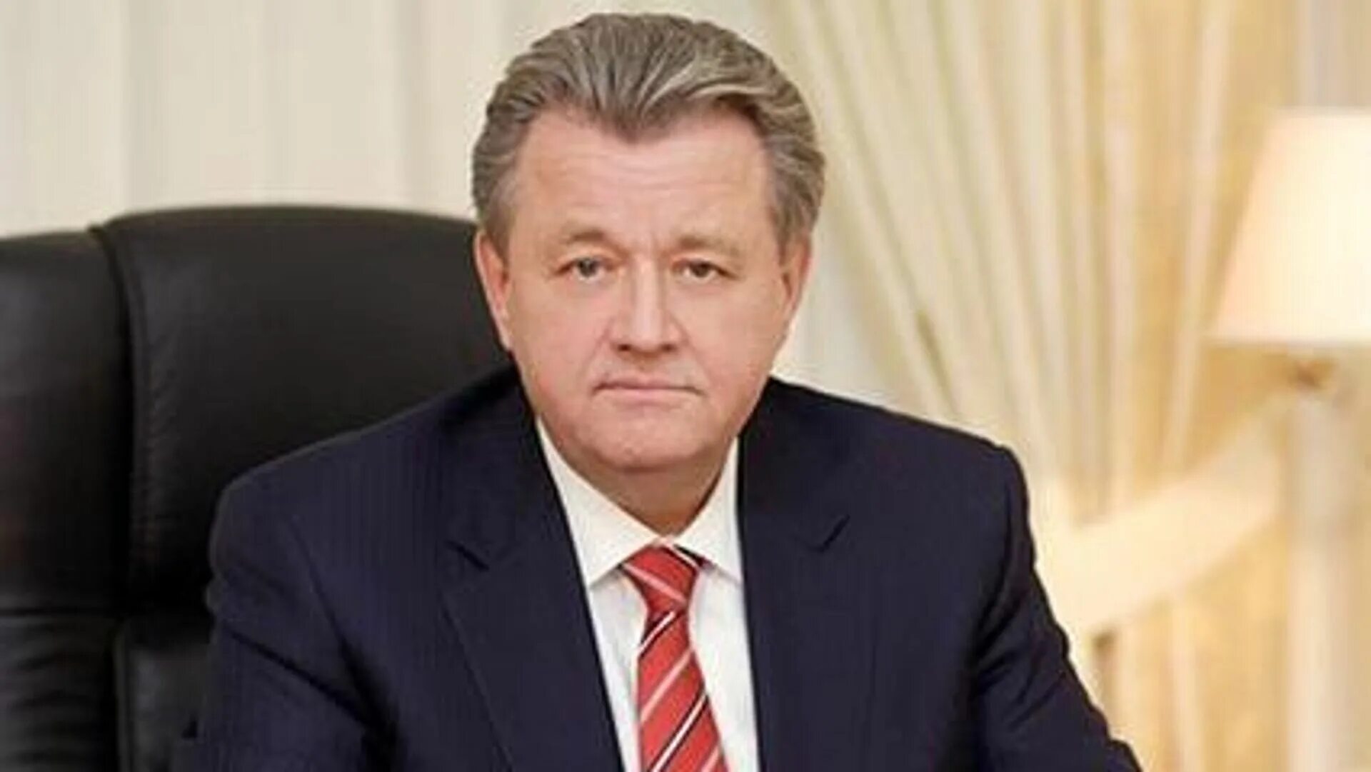 Хабиров радий фаритович портрет. Мэр нижневартовска кощенко. Скачай глова. Мэр нижневартовска кощенко. Хабиров радий фаритович глава башкортостана.