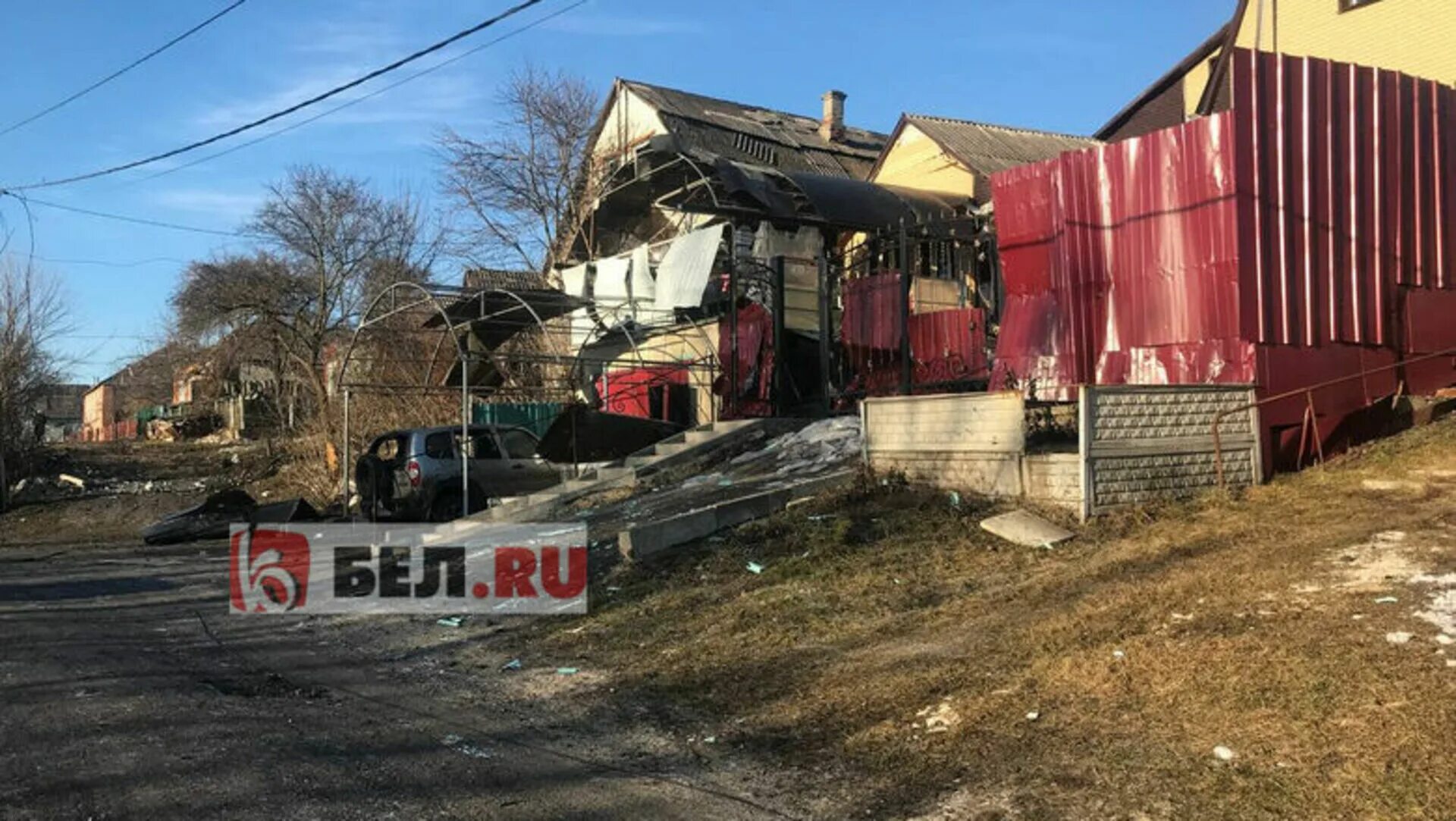 Бомбят ли белгород. Разрушения в Белгороде. Разбитый дом. Упавший снаряд в Белгороде. Разбитые дома на Белгородчине.