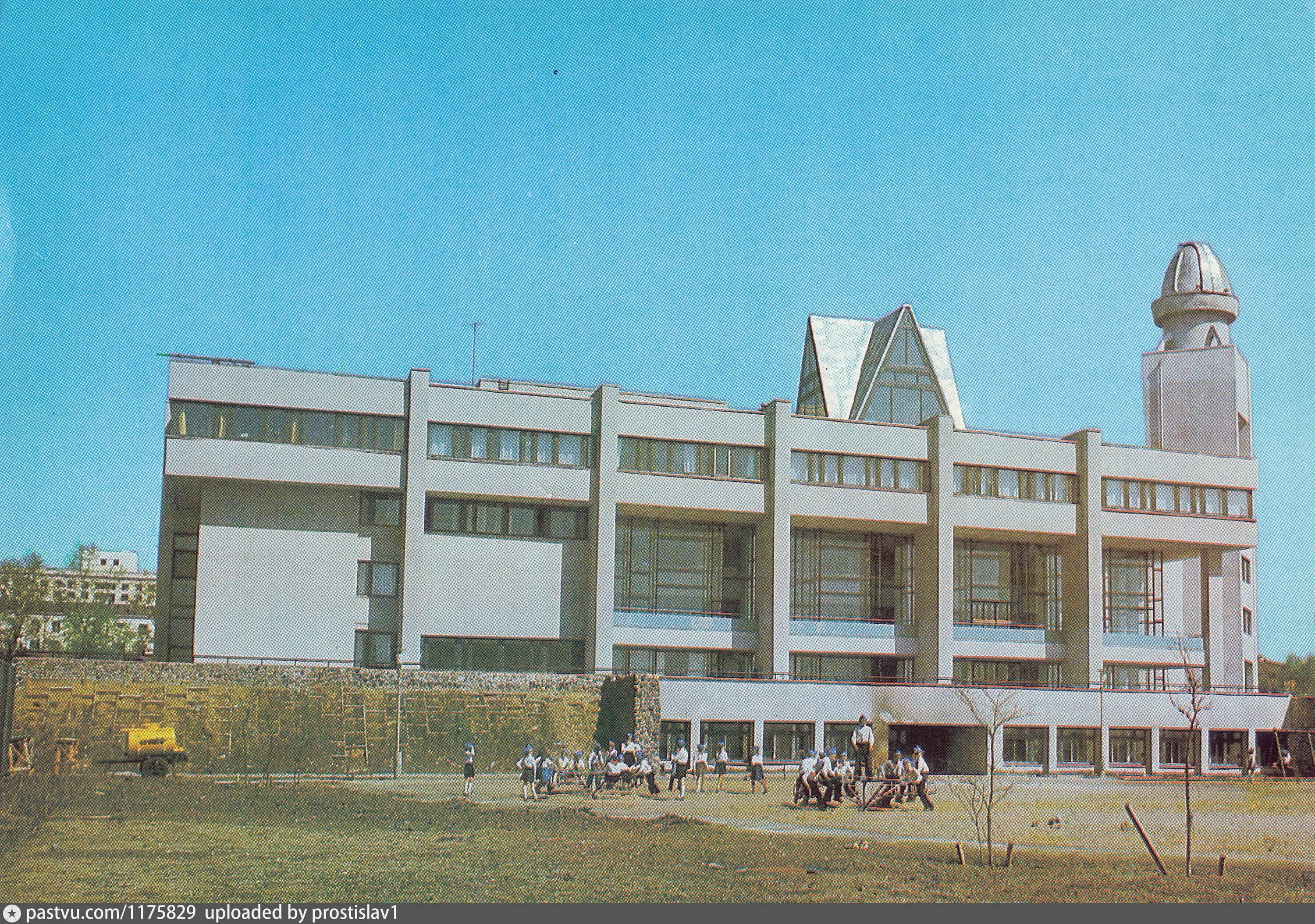 Дворец пионеров Архангельск. Дворец пионеров в Архангельске в 1965. Дворец пионеров с набережной Архангельск.