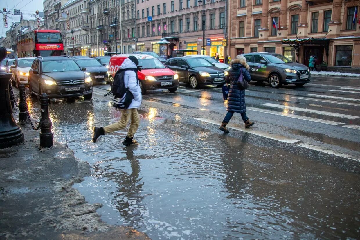 Когда в петербурге потеплеет. Потепление в питере. гололед в петербурге. дождливый день. оттепель на улице.