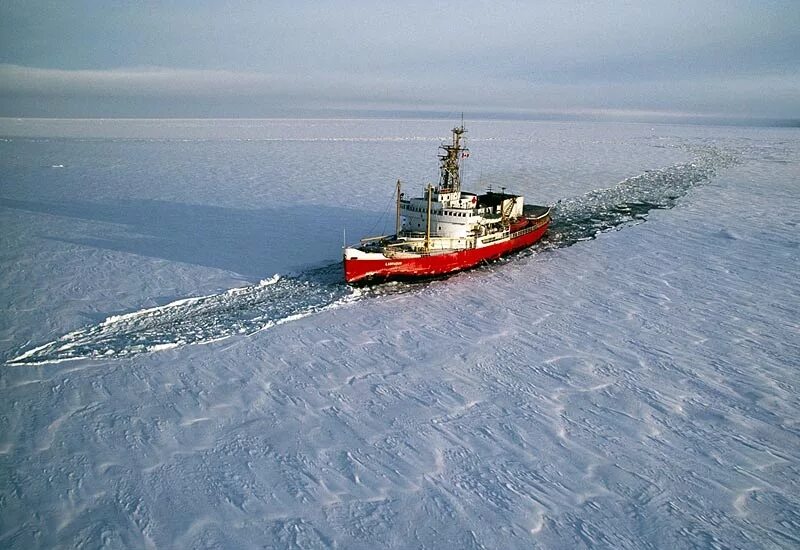 Северный морской путь ледоколы. Северный Ледовитый океан ледокол. Ледокол Арктика. Ледокол во льдах. Ледовые суда