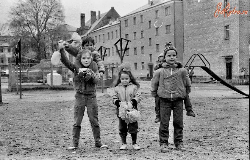 Проспект ленина гусев. Старое фото. Фото югорских улиц и дворов старые. Ленин Балаково фото старое.