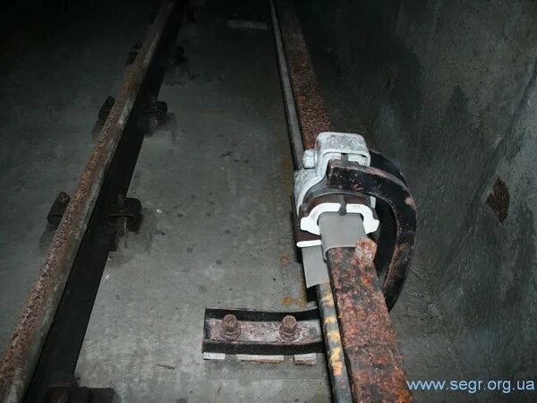 Контактный рельс московского метрополитена. Питание электропоездов. Видеонаблюдение на тепловозе. Аккумуляторные батареи вагонов 110в. Тележка 81-717.