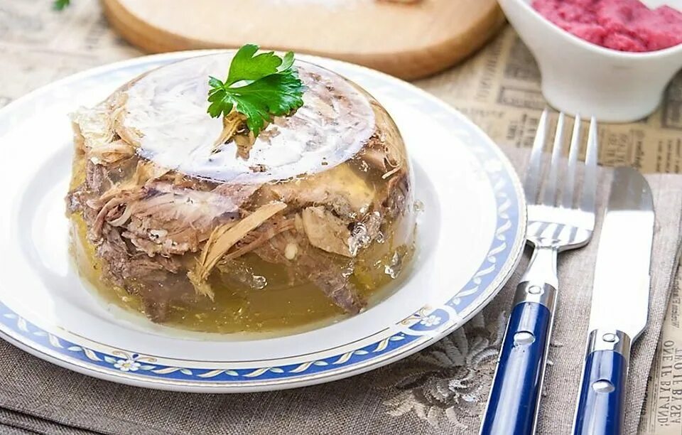 Холодец из свиных. Холодец из индейки. студень из свинины. холодец из свинины.