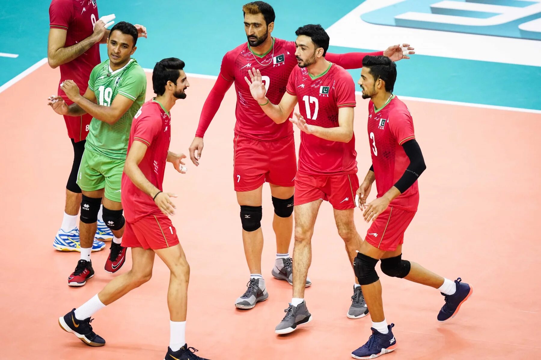 Сборная Иран волейбол. Сборная Ирана по волейболу мужчины. Сборный волейбол Ирана. Сборная Таиланда по волейболу мужчины. Видео волейбол мужчины