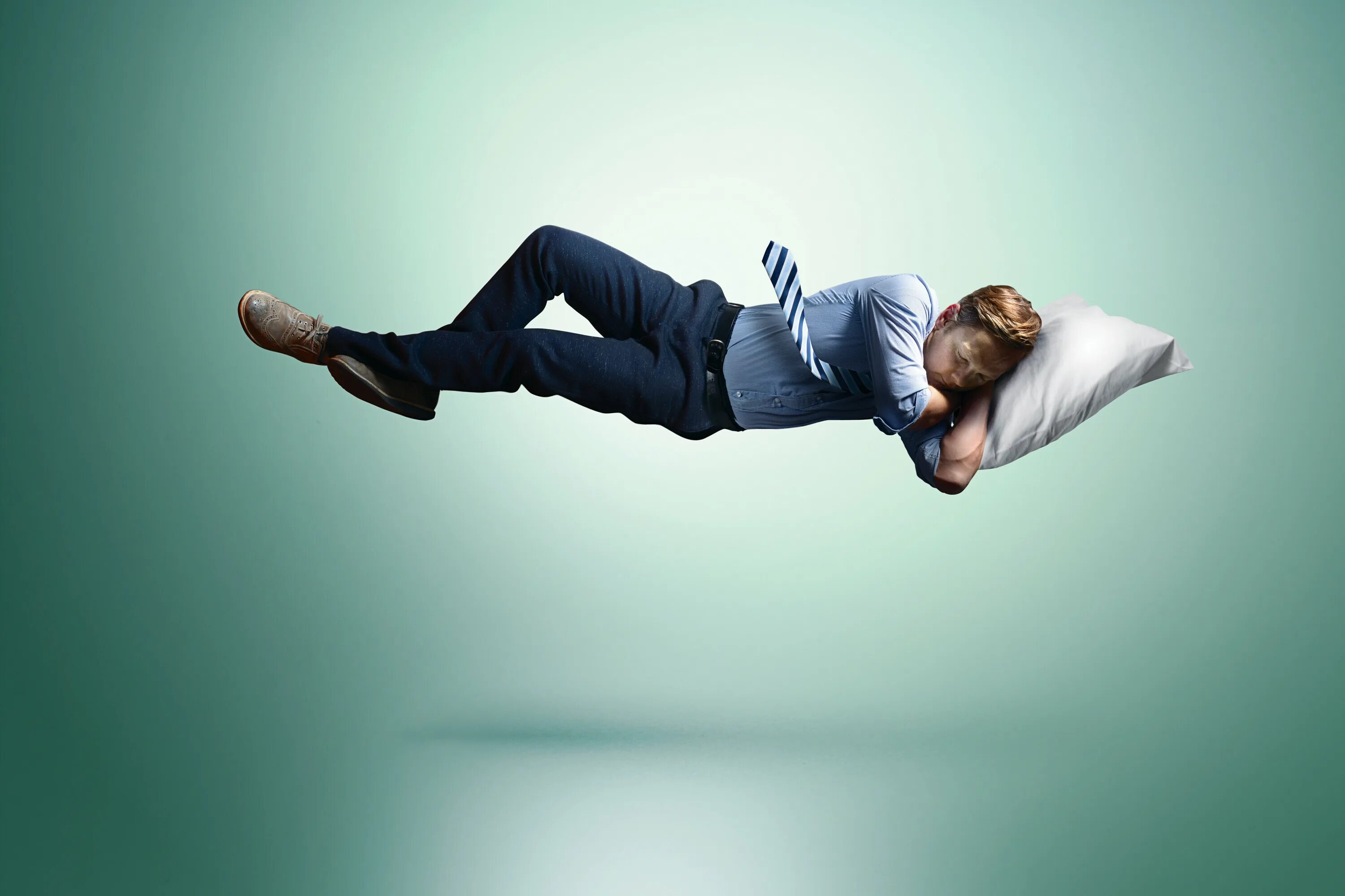 Летающий дом. Сон дом в воздухе. Летающее здание. Лоисаба кения. Летающее здание.