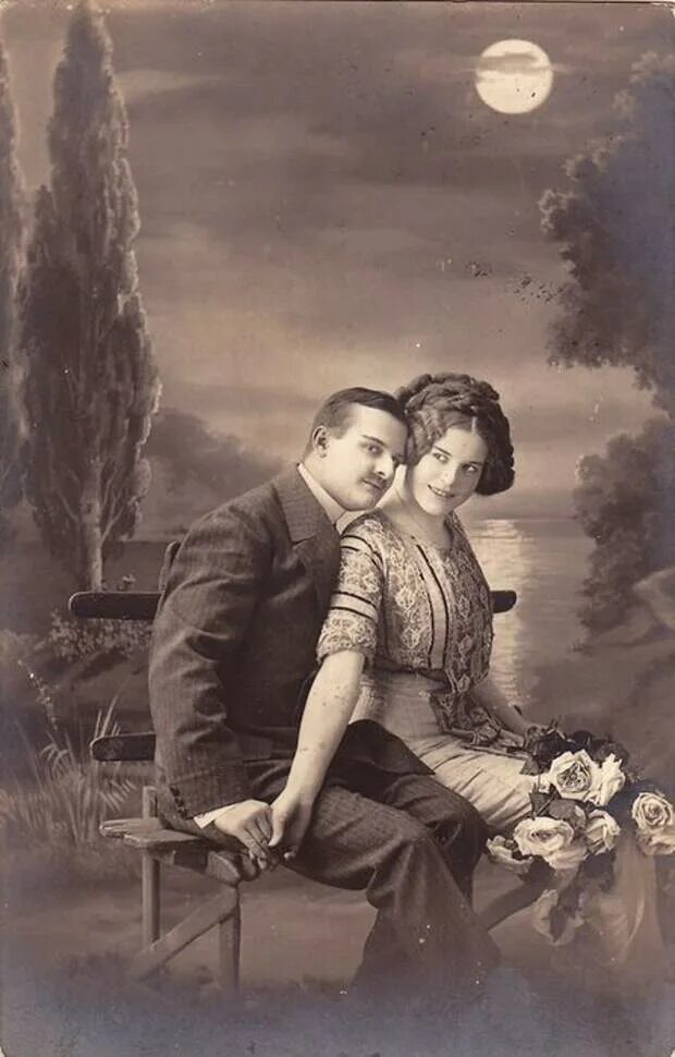 Пара 20 века. Старинные фотокарточки. семейный портрет начала 20 века. старинная влюбленная пара. влюбленные начала 20 века.