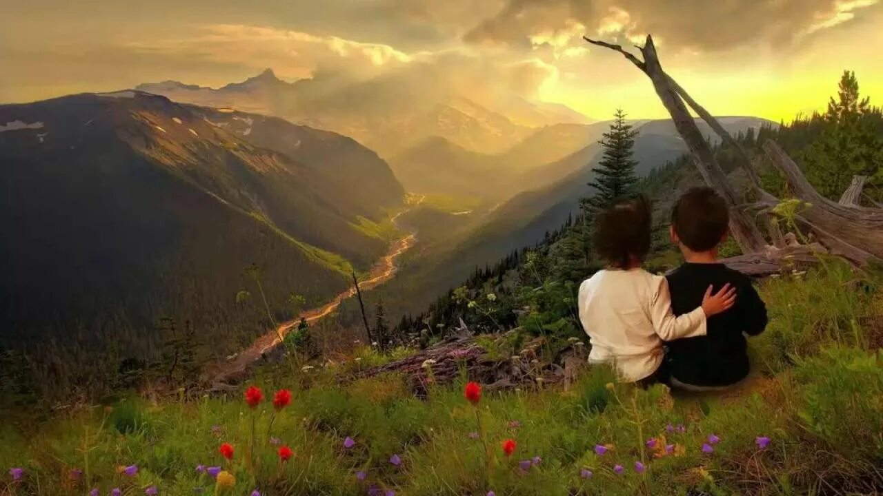 бог сотворил природу. мечты о любви. красивая природа с людьми. лучики солнца. девушка в облаках счастье.