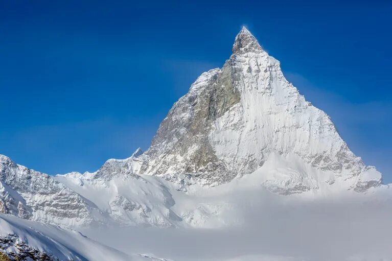 Червино гора. Гора Червино в Италии. Монте Чинто гора. Гора ля. Monte cervino