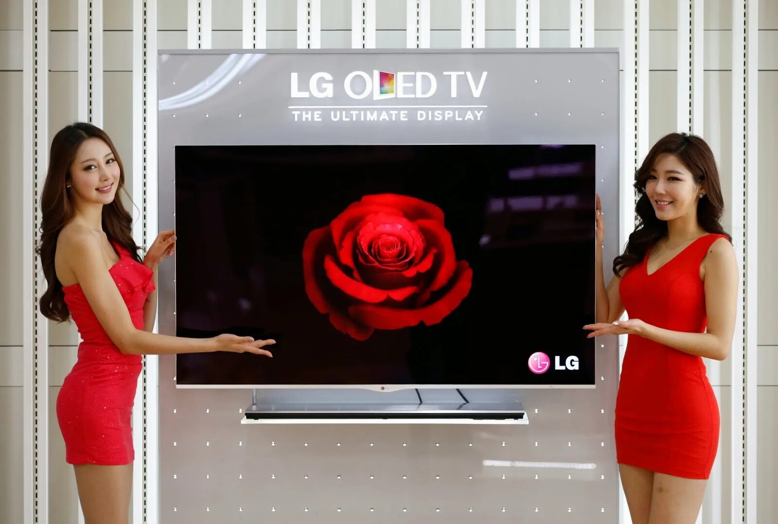 Телевизор с цветным корпусом. Tcl телевизоры производитель. Завод телевизоров в китае. Китайский телевизор 86 дюймов 550$. Китайские фирмы телевизоров.