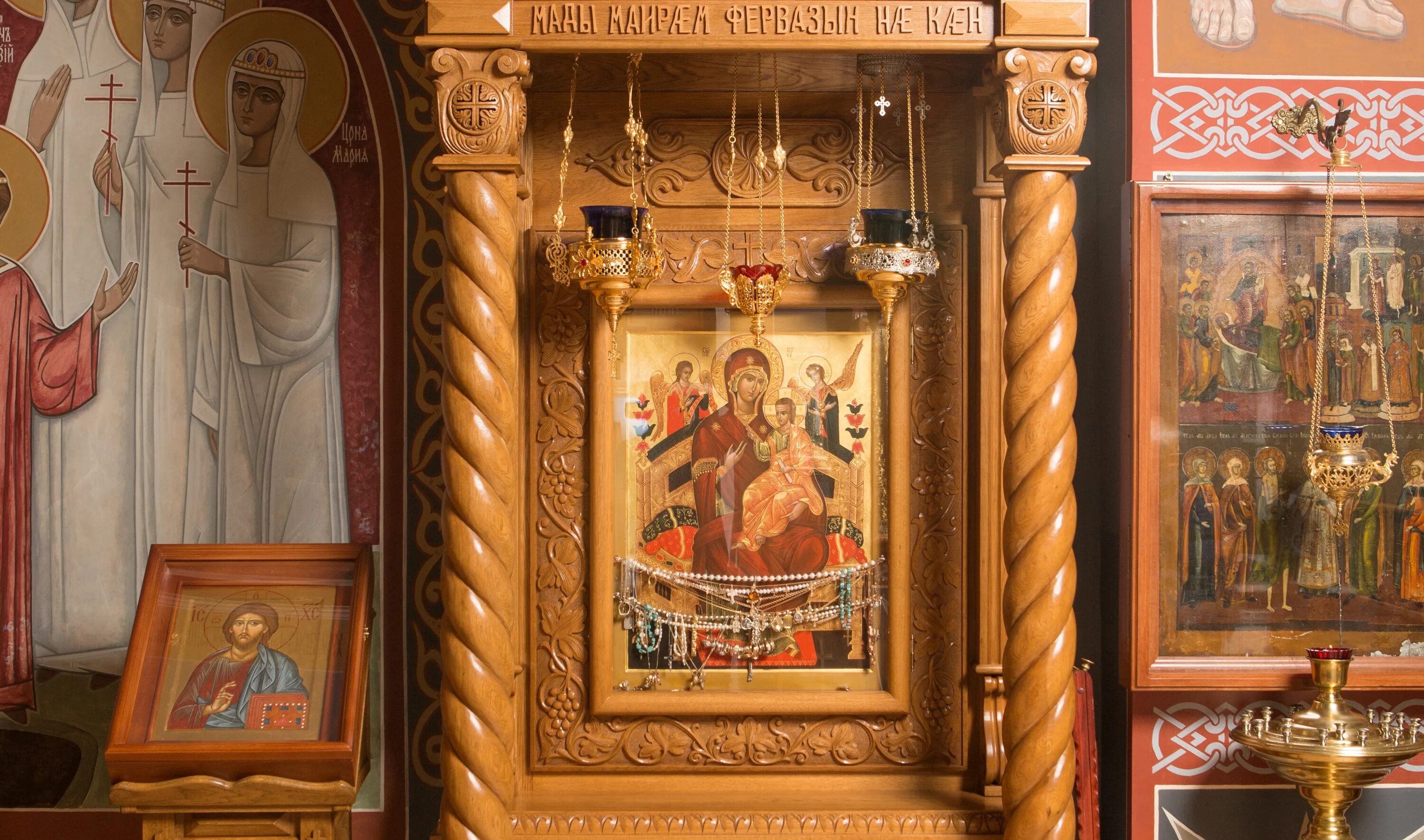 храм всех святых икона всецарица. афон ватопедский монастырь икона пантанасса всецарица. всецарица икона божией матери в москве в новоспасском монастыре. афон ватопед всецарица. всецарица красноярск.