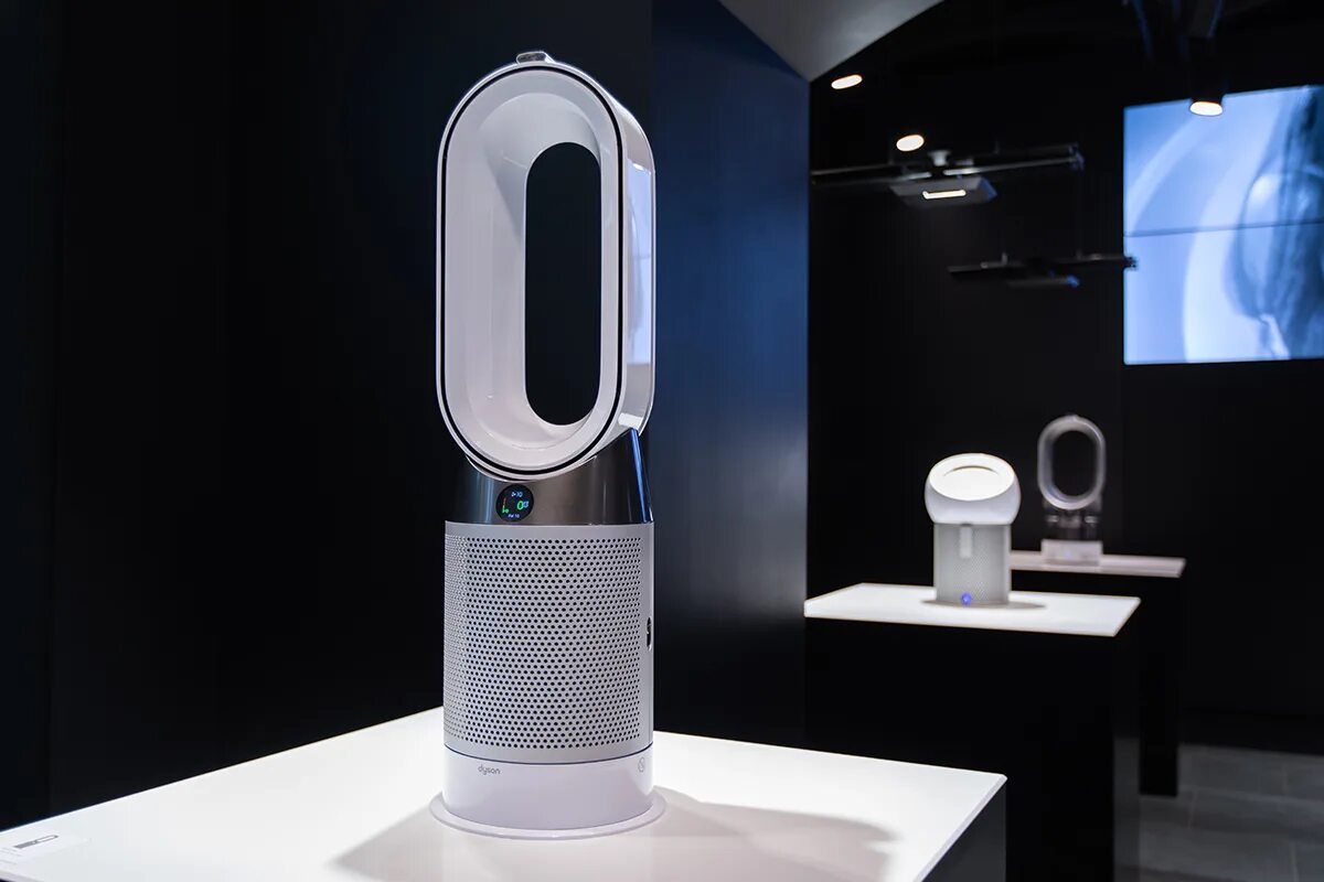 Дайсон v8 animal. Dyson official. Дайсон м7. Дайсон официальные дилеры москва. Dyson v15 absolute насадки.