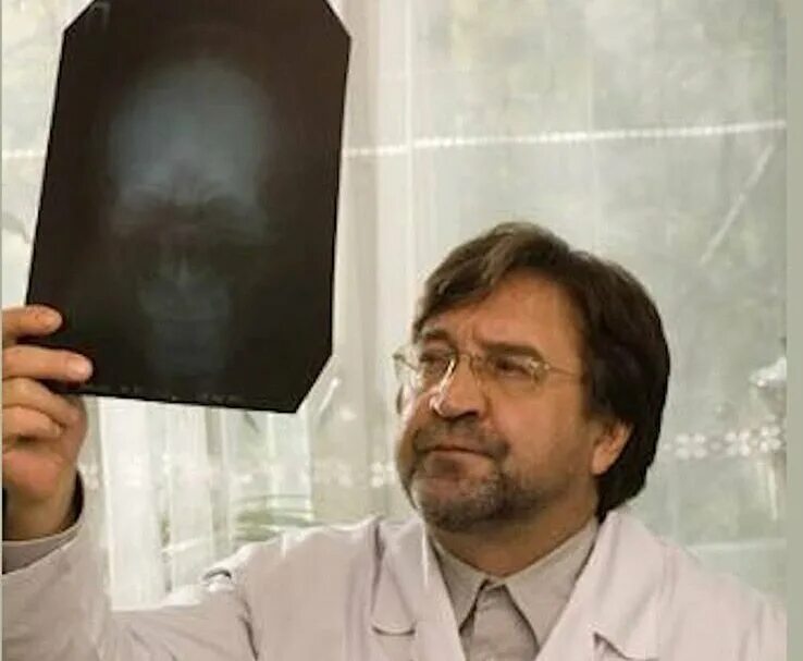 Шевчук лариса васильевна эндокринолог. Шевчук доктор. Шевчук доктор. Шевчук показывает язык. Шевчук доктор.