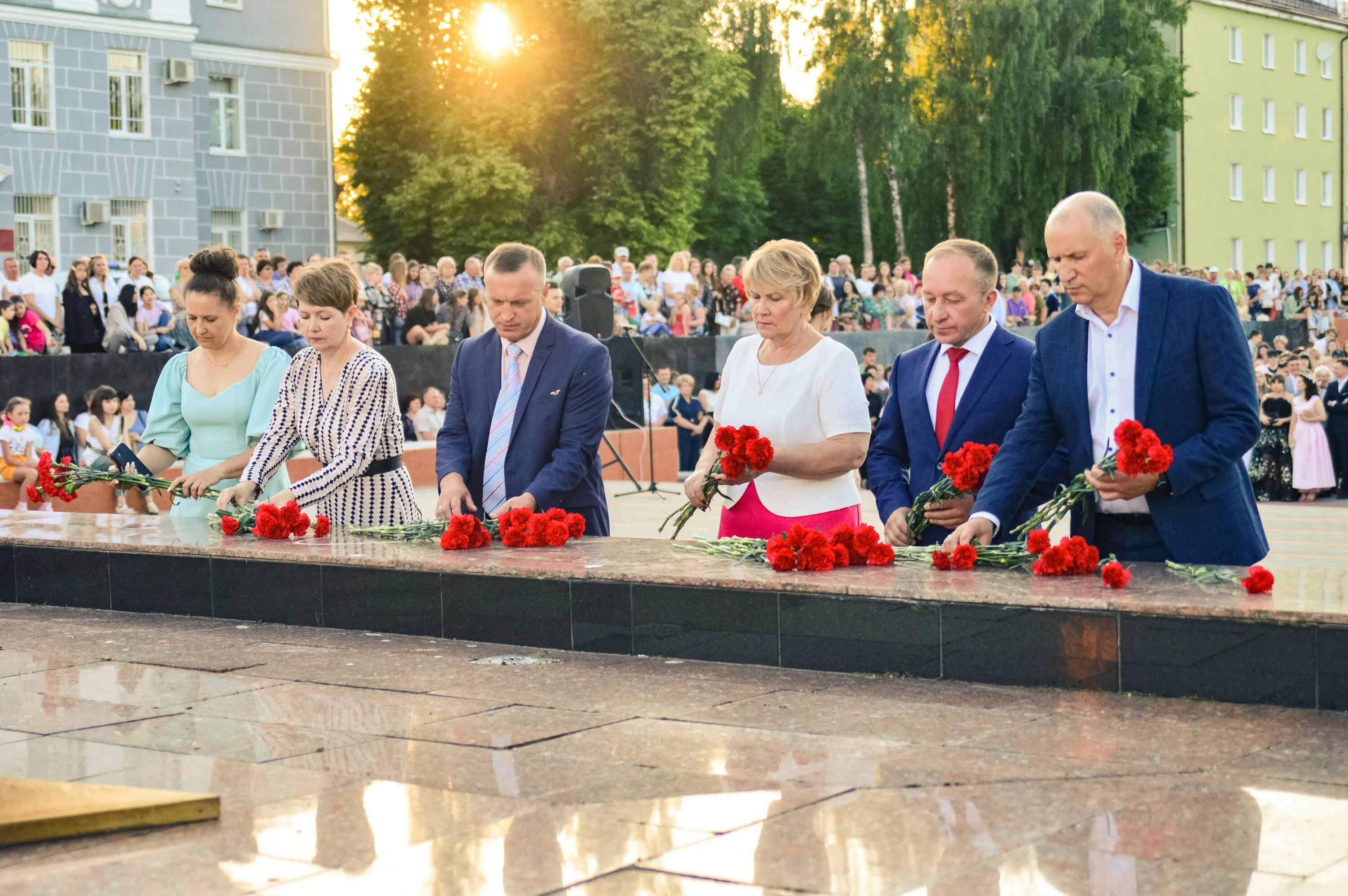 Людиново парад невест. Людиново население численность 2022. Людиново парад невест. Людиново фото. Свадьбы в людиново 2011г.