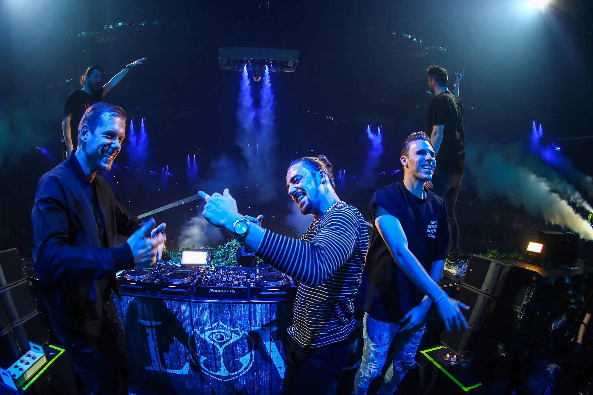 Tiesto like mike. Dimitri Vegas & like Mike.