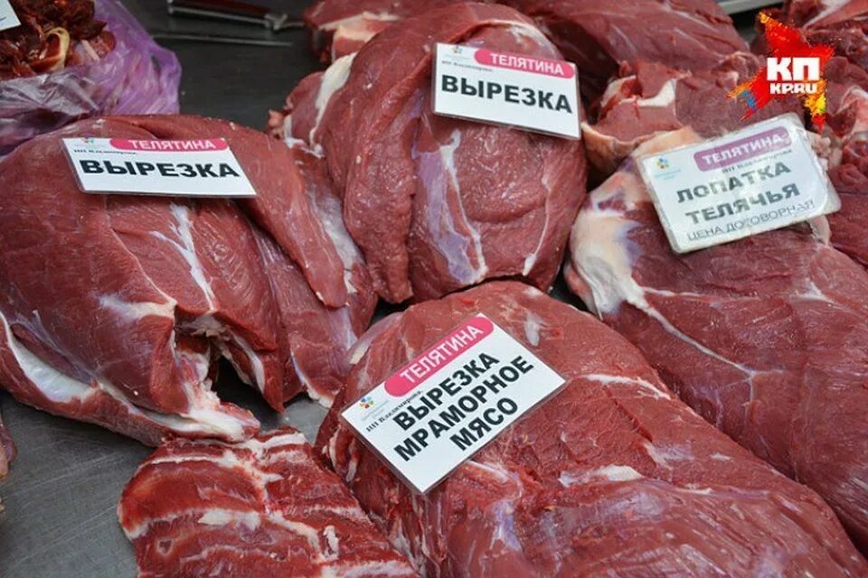 мясная витрина выкладка. мясо говядины магазин. выкладка мяса в магазине. свежее мясо. мясо говядина.