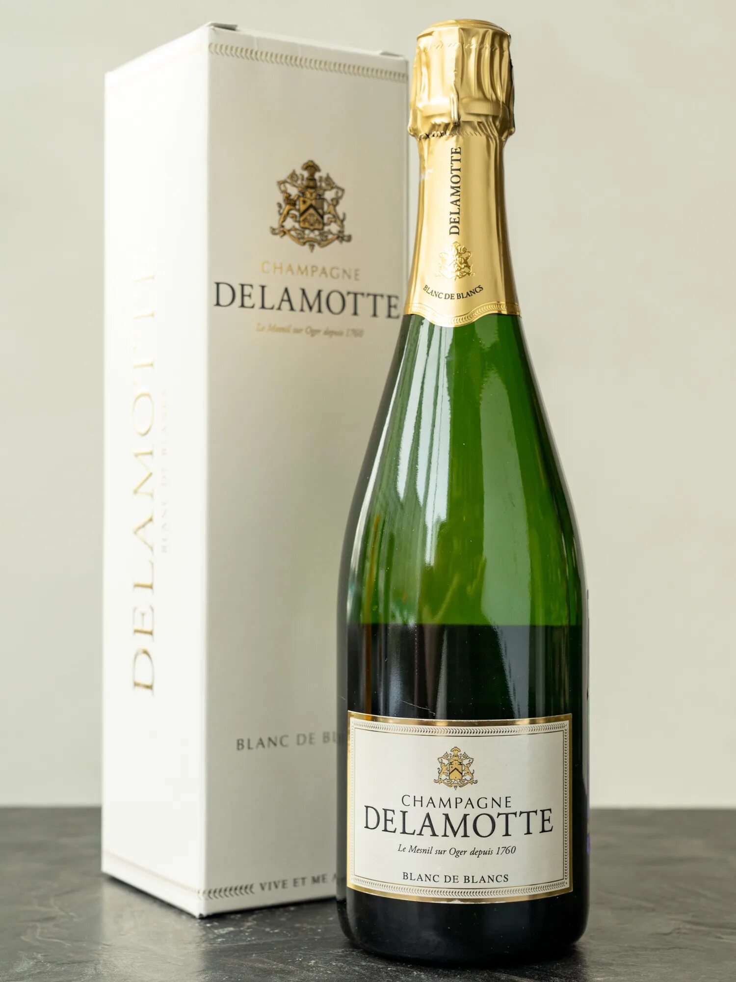 Деламот шампань брют. Блан де Блан шампанское. Blanc de blancs Brut шампанское. Delamotte шампанское.