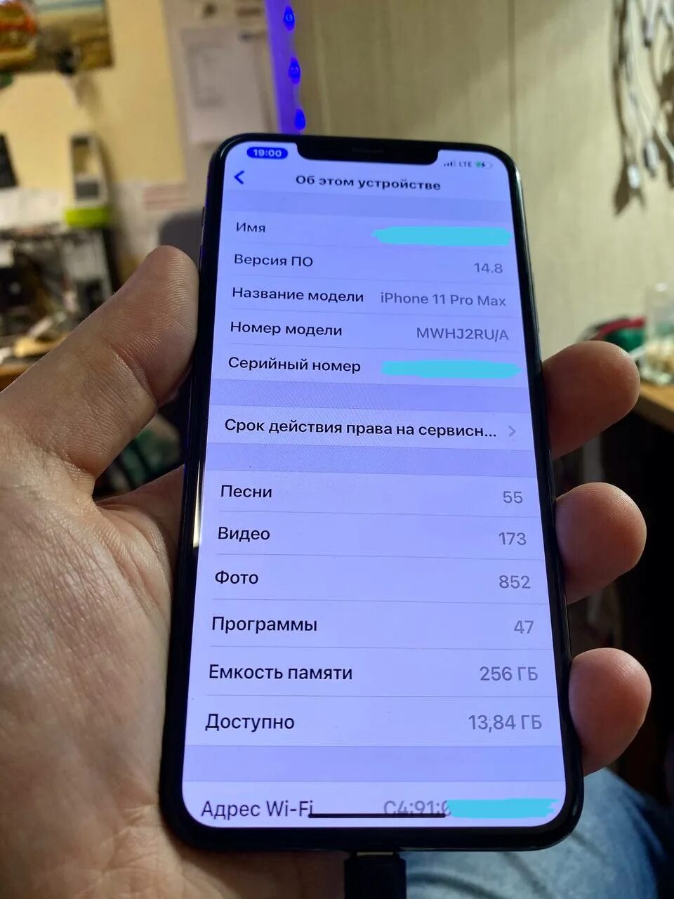 Iphone висит на яблоке. Айфон завис. Память переполнена айфон. Память айфона заполнена фото. Экран айфона завис и не реагирует