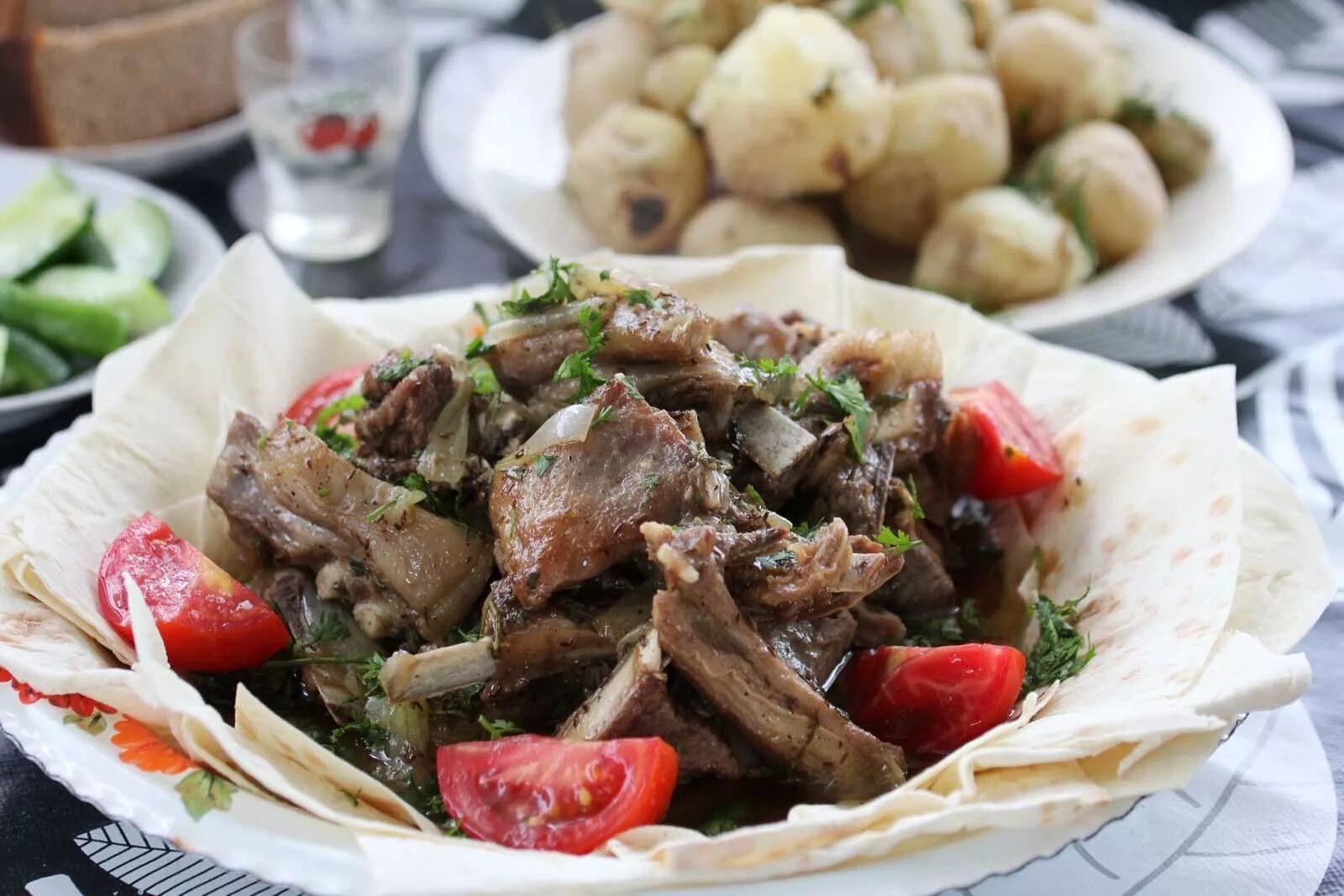 сталик ханкишиев рёбрышки. бараньи ребрышки с луком. баранина ребрышки с луком. бараньи ребрышки в казане ,с чем приготовить рецепты с фото. жареная баранина с луком.