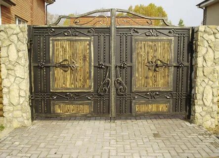 Ворота для частного дома с ковкой