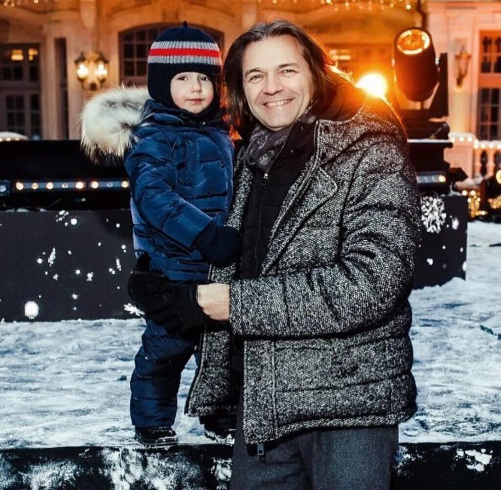 Маликова младшего. Дмитрий маликов с сыном. марк маликов. сын марк маликов маликов дмитрий. сын дмитрия маликова марк.