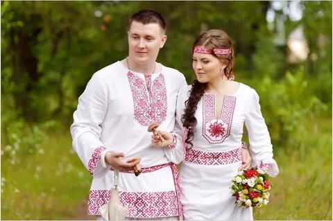 Пара в национальных костюмах