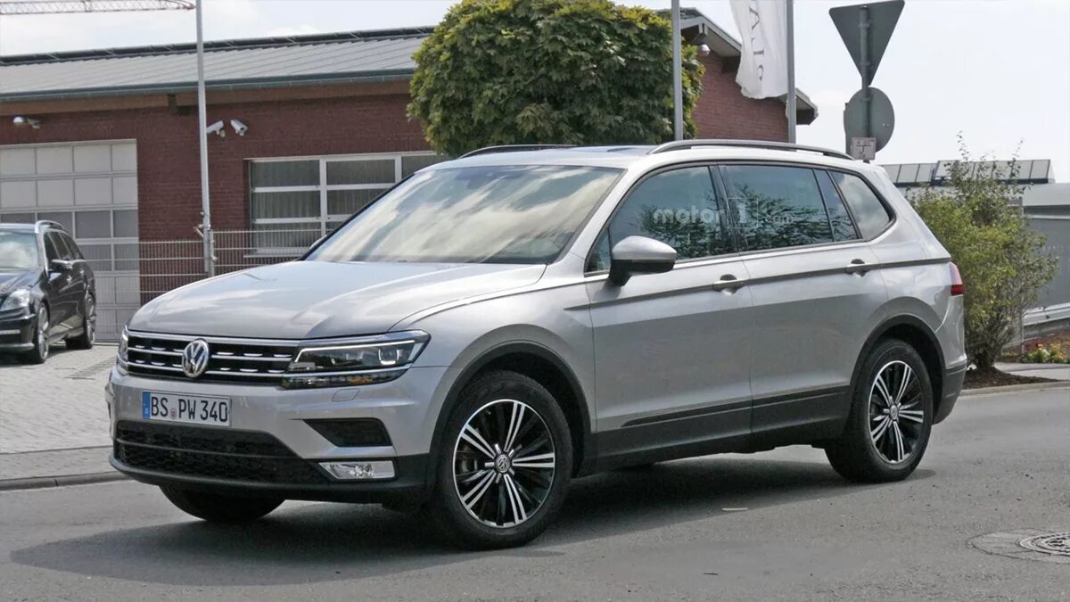 Фольксваген удлиненный. Volkswagen Tiguan 2 long. Volkswagen Tiguan удлиненный. Удлиненный Volkswagen Tiguan Allspace. Семиместный Фольксваген Тигуан.