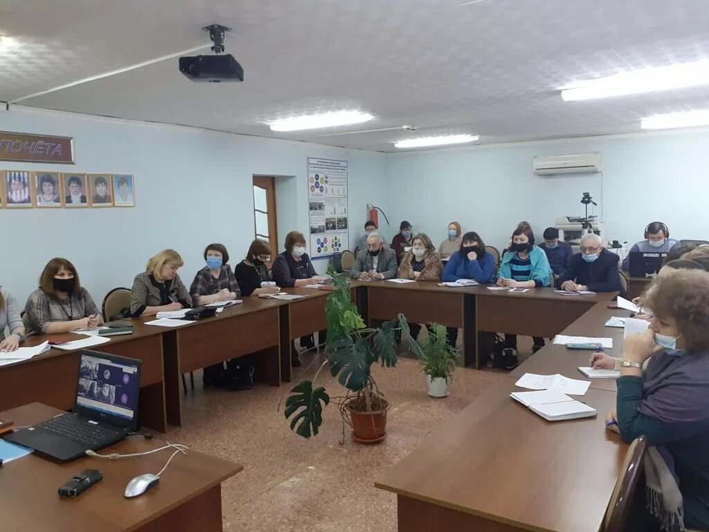 Комитет по социальным вопросам картинка. Филиал омгпу. Комитет образования омского. Награждение учителей. Комитет образования омского.