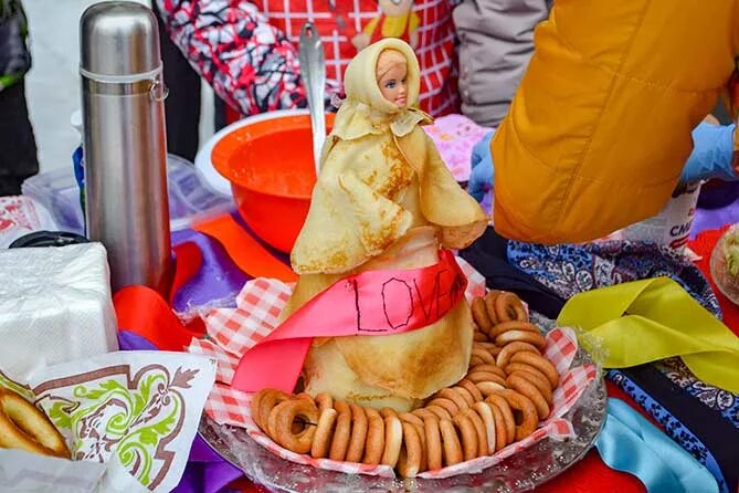 Угощения на масленицу. Масленица блины гуляния. Цум масленица. Цум масленица. Цум масленица.