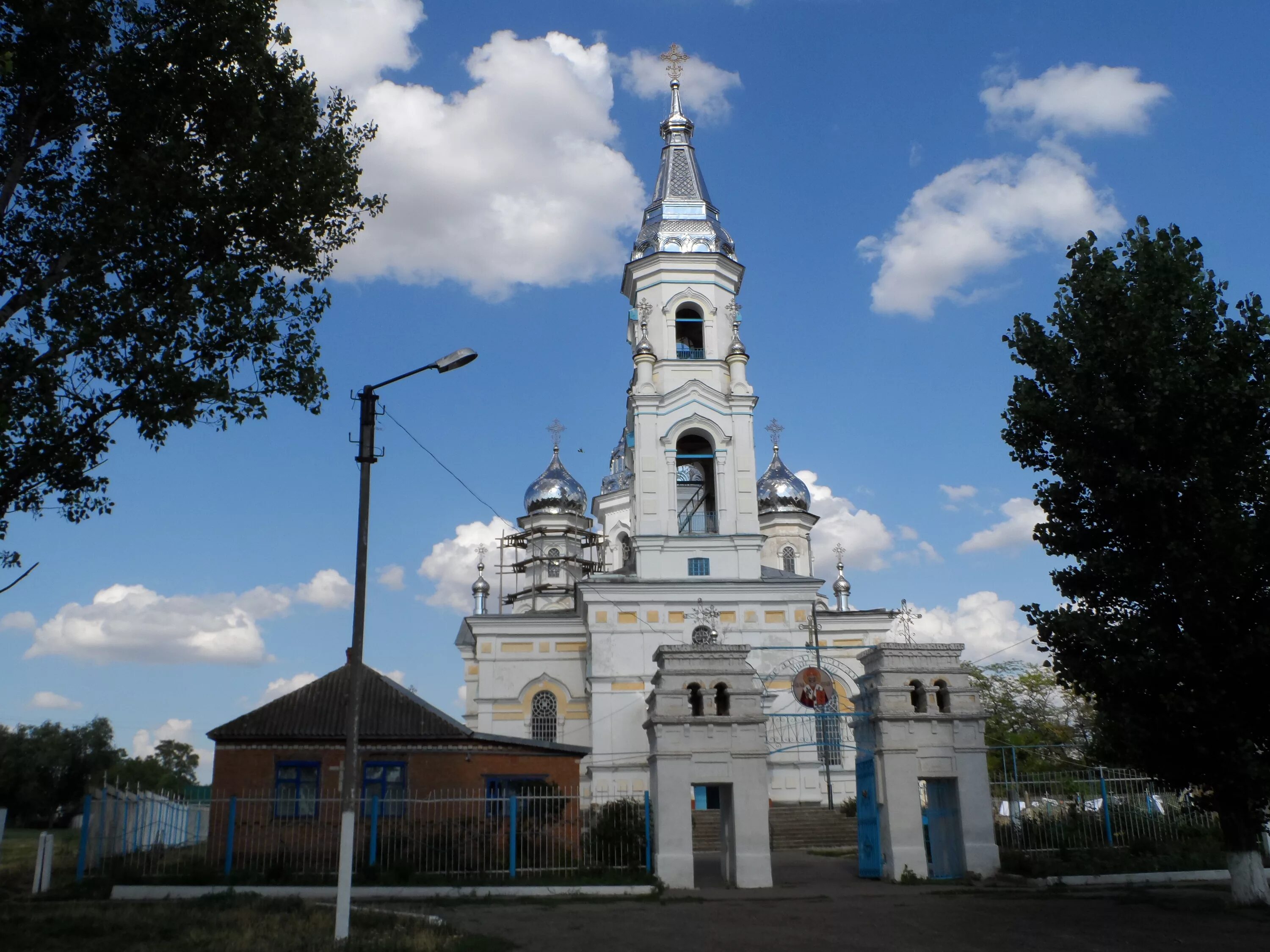 Красногвардейский районный ставропольского края. Село Дмитриевское Красногвардейский район Ставропольский край. Церковь село Дмитриевское Ставропольский край. Ставропольский край Дмитриевское Церковь Николая Чудотворца. Церковь село Красногвардейское Ставропольский край.