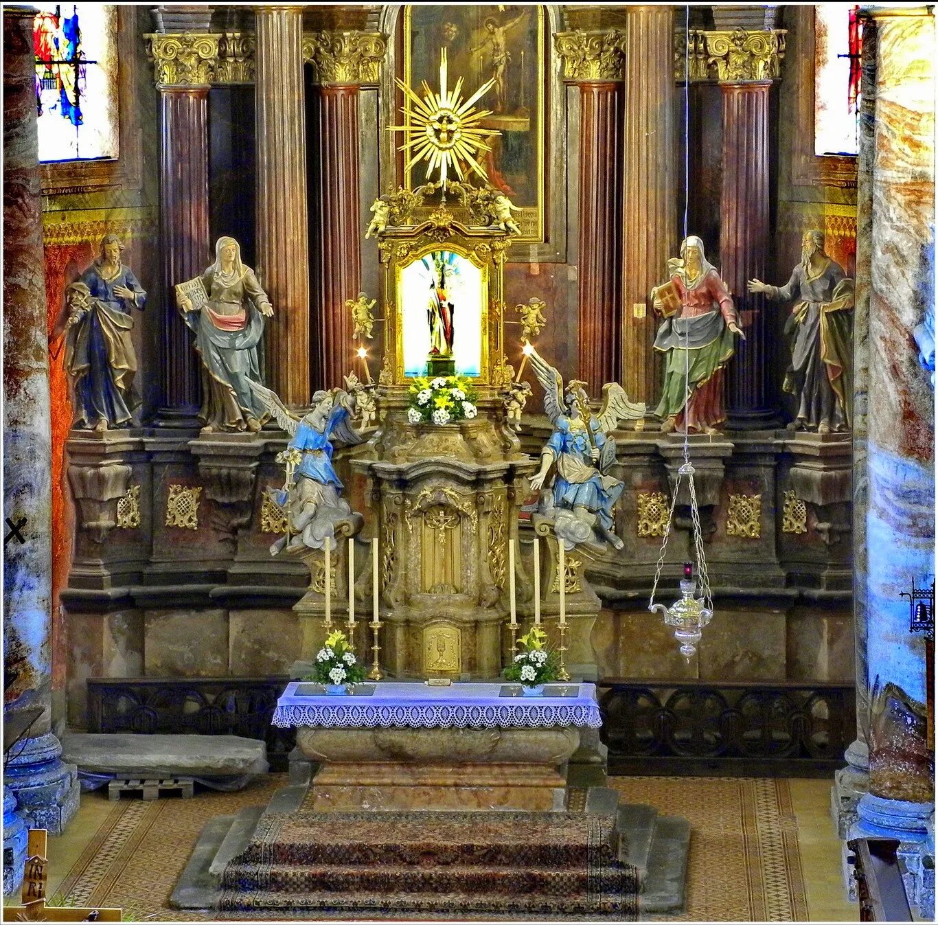 Храм христа спасителя экскурсии. Храм христа спасителя патриарший трон. Church of our saviour, copenhagen. Церковь спаса нерукотворного в абрамцево интерьер. Алтарь храма христа спасителя.