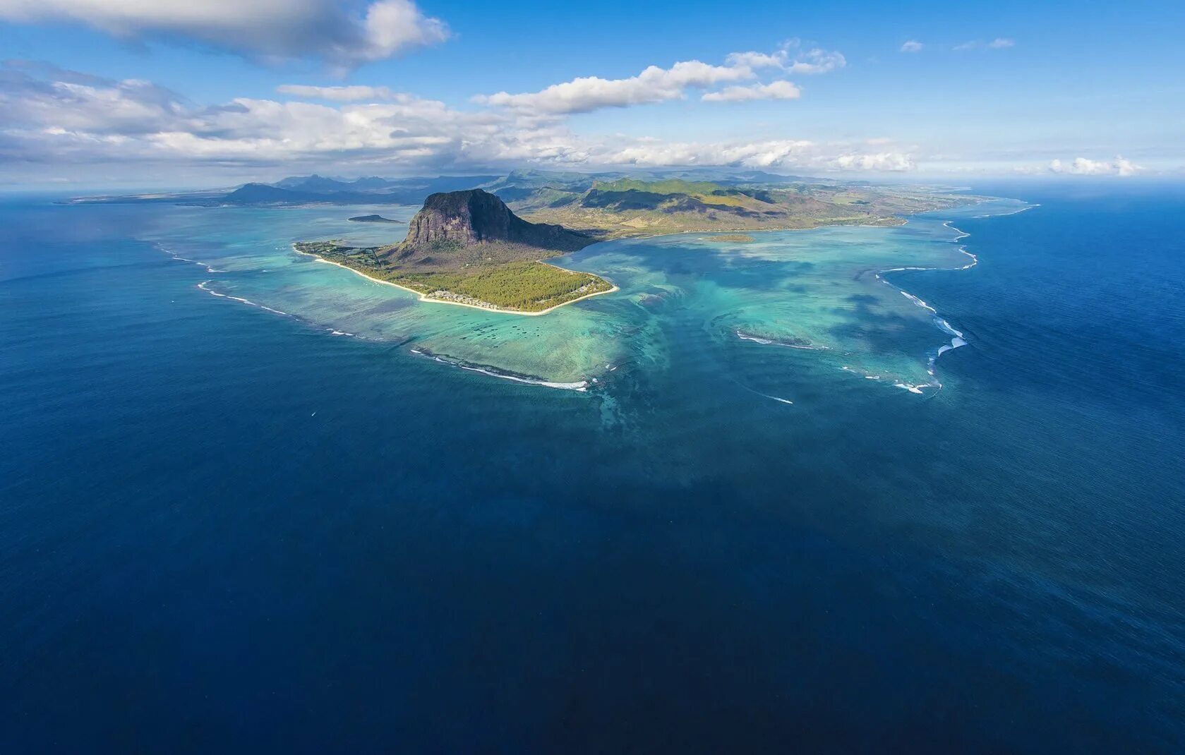Подводный водопад ле морн брабан. Подводный водопад ле морн брабан. Маврикий гора ле морн. Леморн брабант гора. Пляж le morne маврикий.